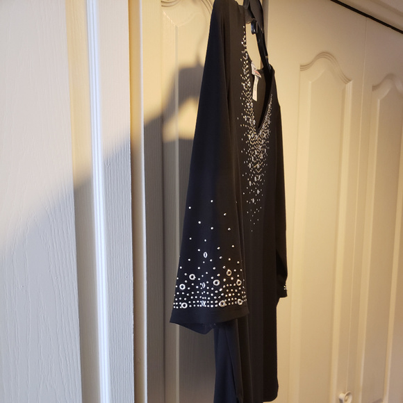 Black Top - Picture 2 of 3